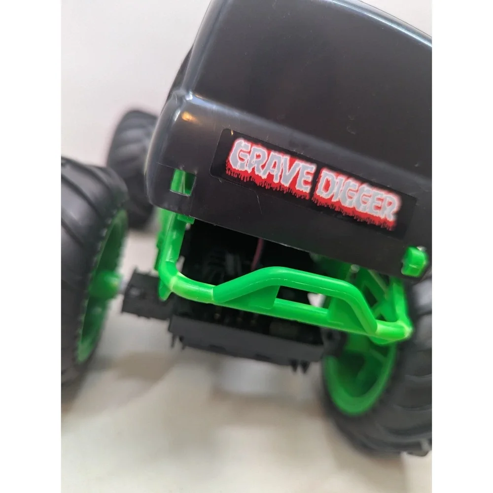 Monster Jam Spin Master Grave Digger 1:15 RC Truck Model 66801 - No Remote *Read